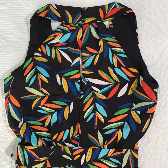 Maggy London Leaf Print V Neck Cropped Jumpsuit 2 - Picture 8 of 9